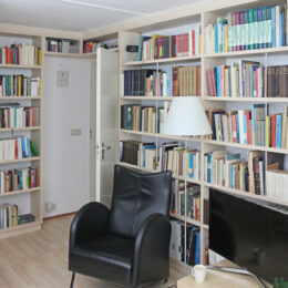 Werkkamer met boekenkasten